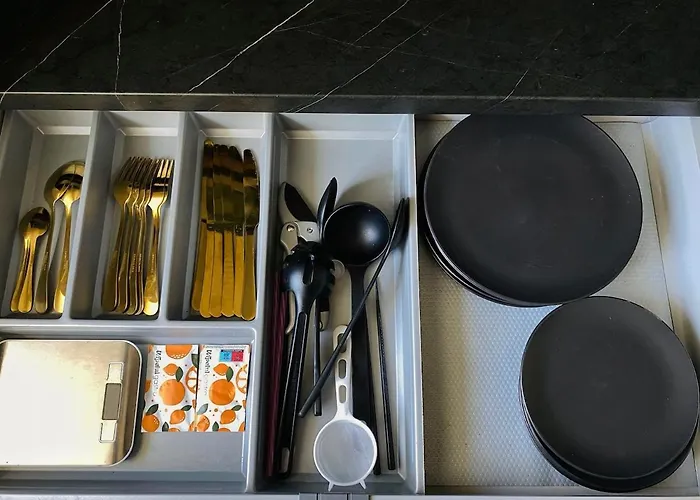 아파트 Black At Blossom Hill *