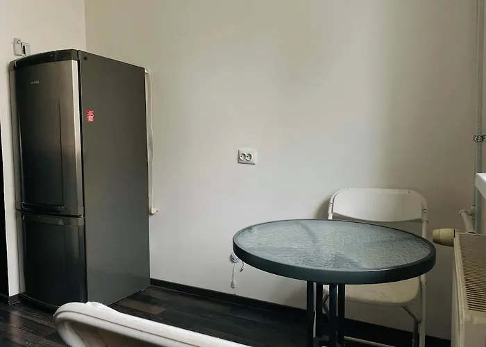 Black At Blossom Hill * Tallin