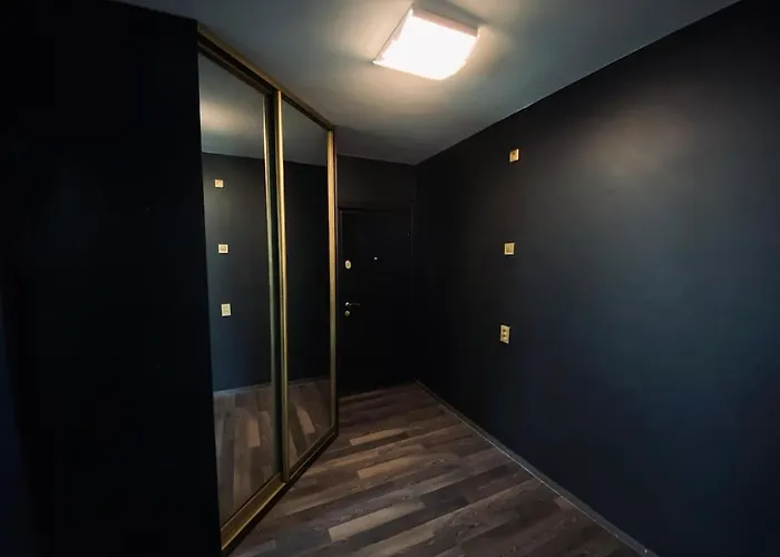 Black At Blossom Hill Apartman