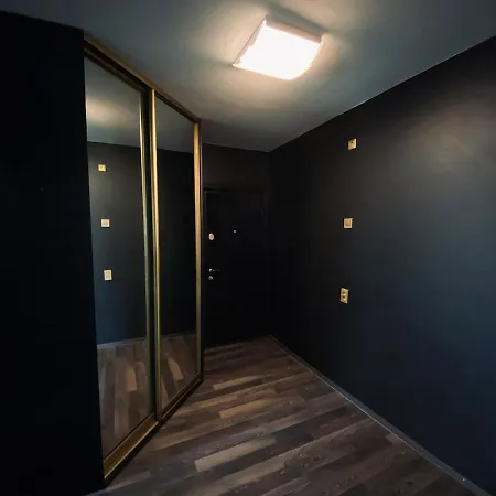 Black At Blossom Hill Apartman
