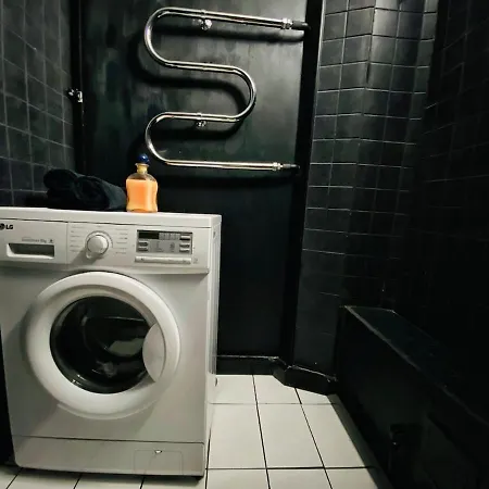 Black At Blossom Hill Apartment Tallinn